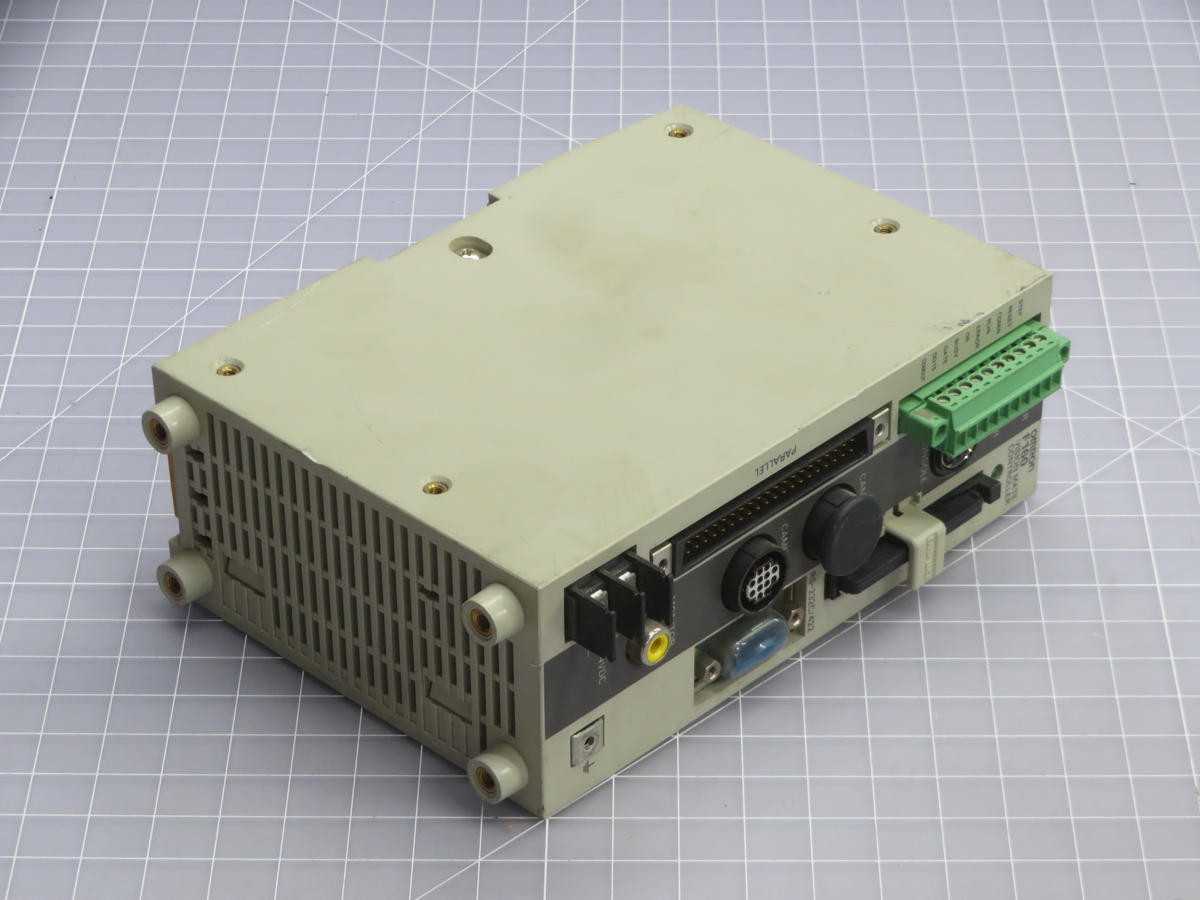 OMRON F160-C10V2 VISION CONTROLLER, 24 VDC POWER, 1.6 AMPS CURRENT, NPN I/O, SINGLE CAMERA, RS-232C PORT - OPERATOR CONTROLS