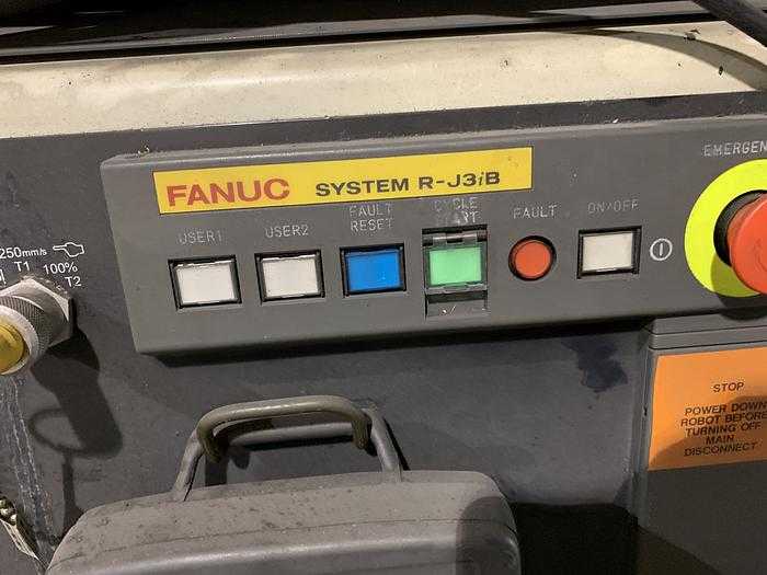 2003 FANUC S-500IB ROBOT, 15KG PAYLOAD, 2757MM REACH, R-J3IB CONTROLLER, 9008.8 HOURS - ARTICULATED ROBOTS