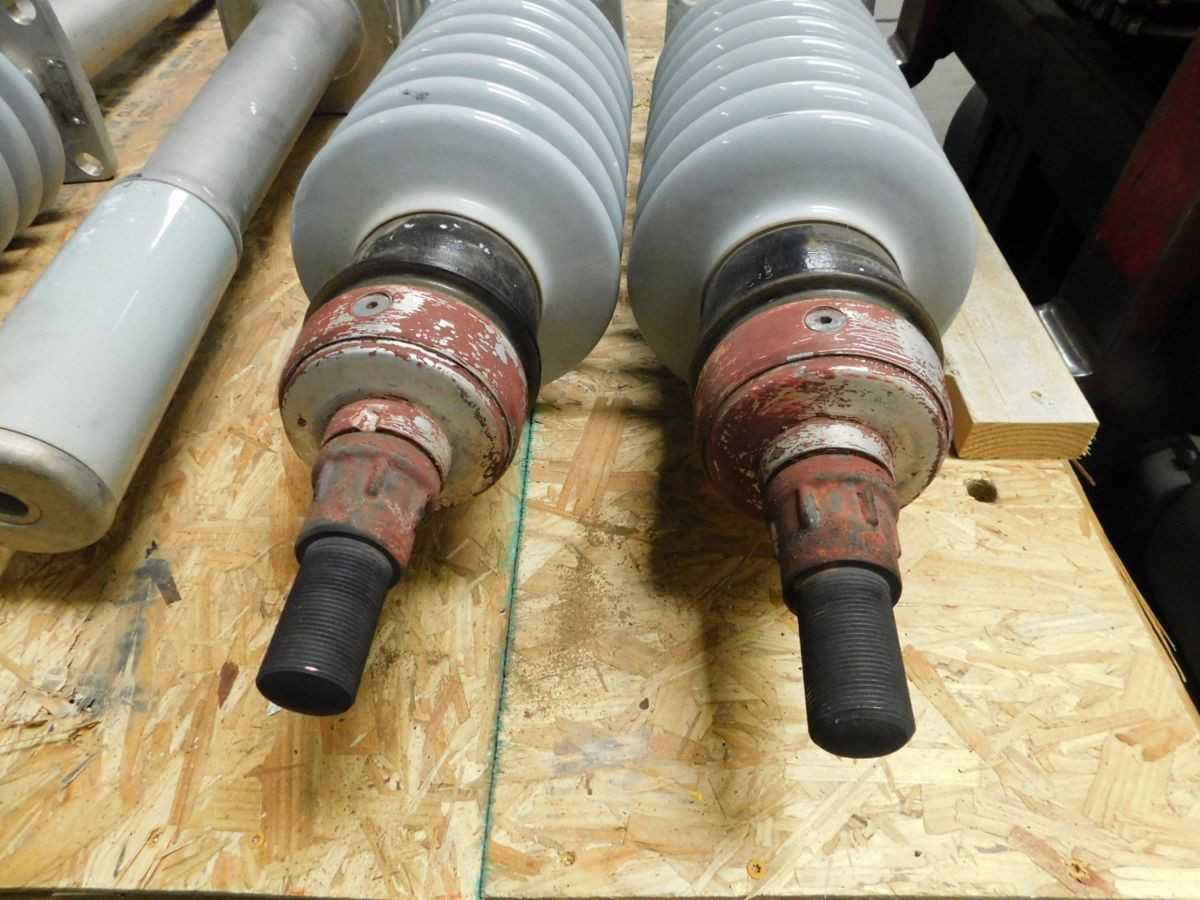 Lot Of 2 General Electric 7B542BB G10 Condenser Bushing M6430 - AUTOMATION & CONTROLS