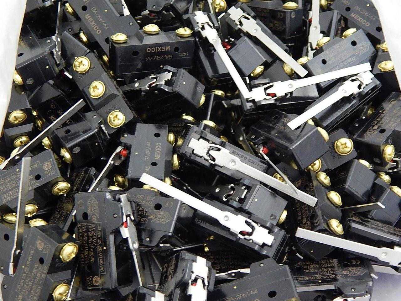 Lot of 200 Micro Switch BA-2RV-A4 Basic / Snap Action Switches 20 A 2.5 " Flat Lever Screw Terminals - SWITCHES