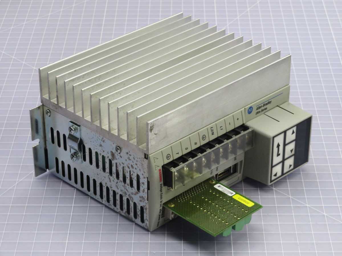 Allen Bradley 1398-DDM-009 Servo Drives, 100-240 VAC, 1 kW Power, 6 A Cont. Current - SERVO DRIVES