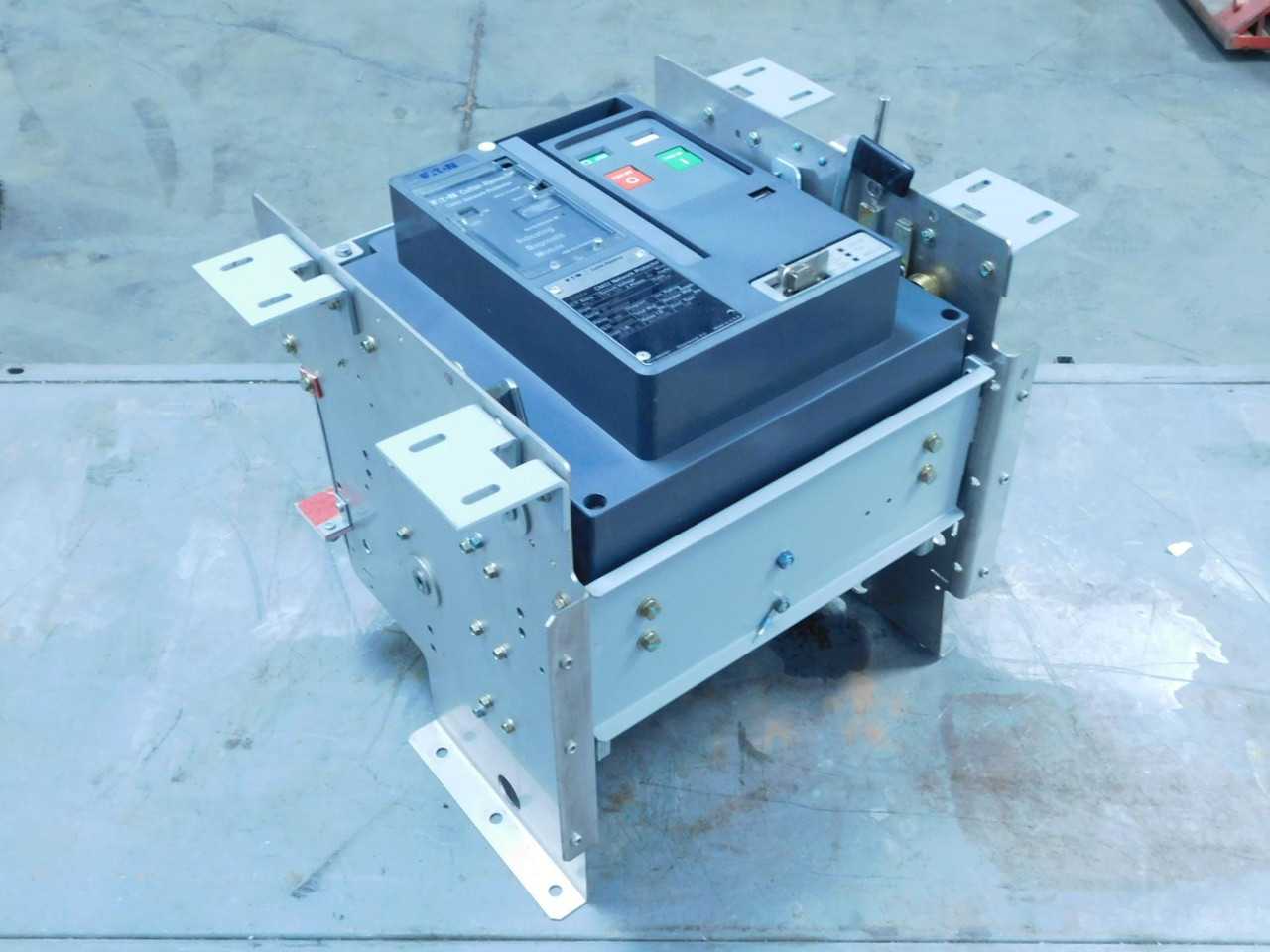 EATON CM52 NETWORK PROTECTOR, 2000 A, 216Y/125 V RATING, 60 HZ SYSTEM, DRAWOUT TYPE - CIRCUIT BREAKERS