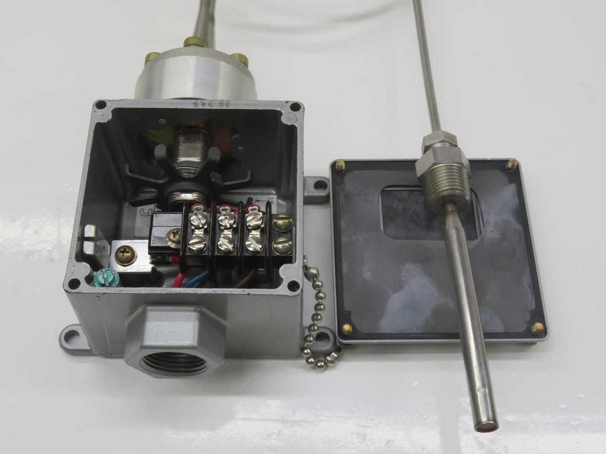 CUSTOM CONTROL SENSORS 604TU3 TEMPERATURE CONTROLS, -17.8C TO 121.1C RANGE, SPDT 10A OUTPUT - TEMPERATURE CONTROLLERS