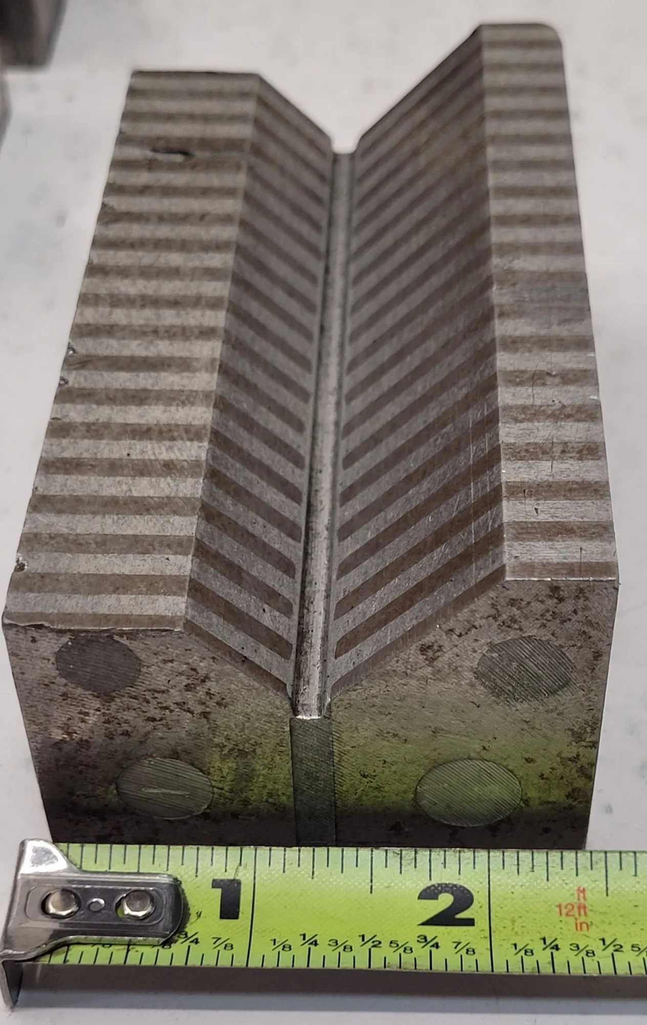 UNKNOWN BRAND MAGNETIC V-BLOCK SET OF 5, H: 1-7/8IN L: 4-3/8IN W: 2-3/8IN DIMENSIONS - MACHINING ACCESSORIES & TOOLING