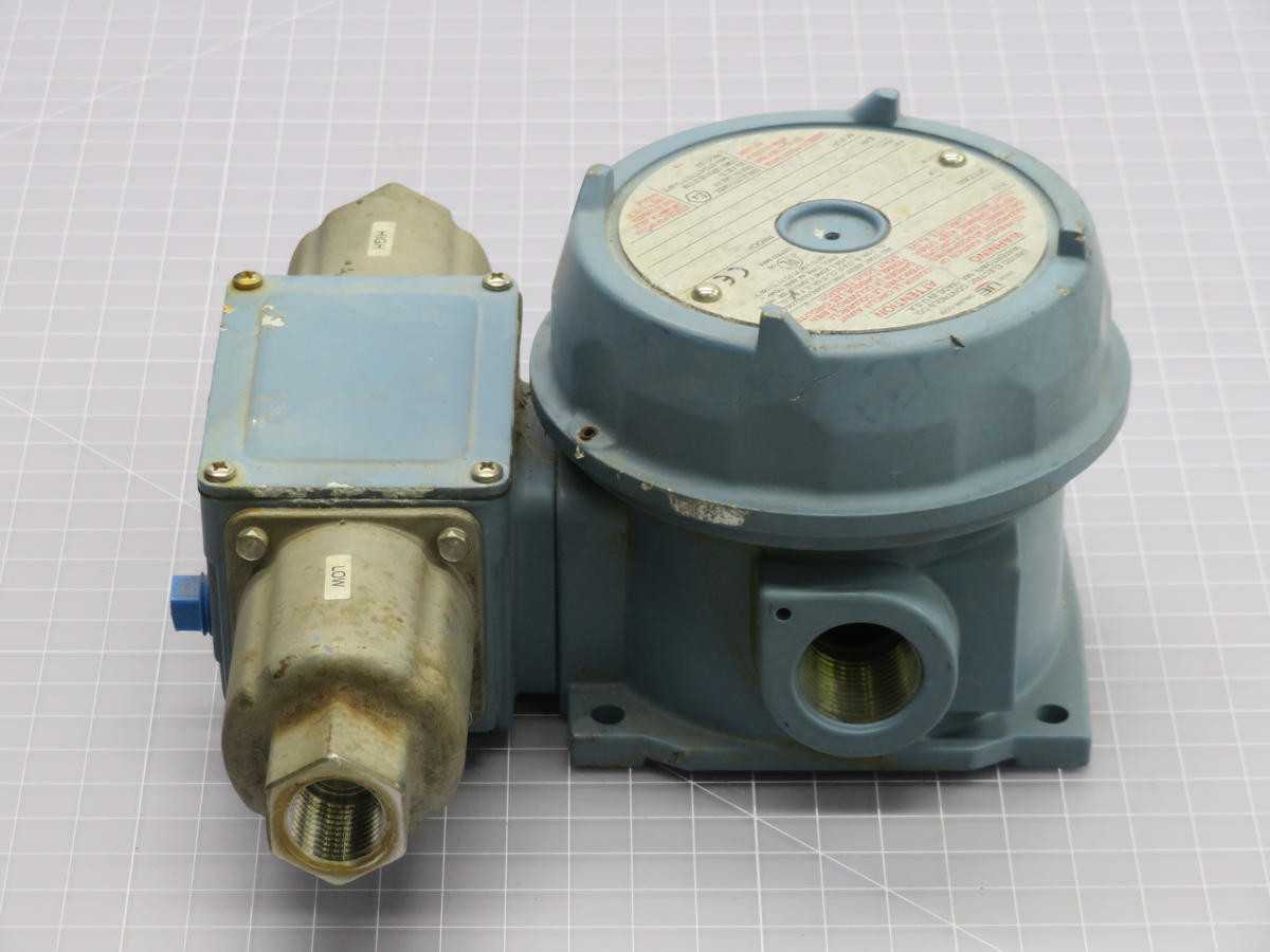 UNITED ELECTRIC J120K-S147B SPDT DIFFERENTIAL PRESSURE SWITCH
T217919 - SWITCHES