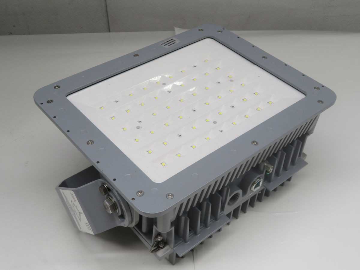 EATON FMVA13LCY-UNV34-76 LED FLOOD LIGHT, 92W POWER, 13380LM LUMENS, 5000K CCT, IP66 IP - LIGHT FIXTURES