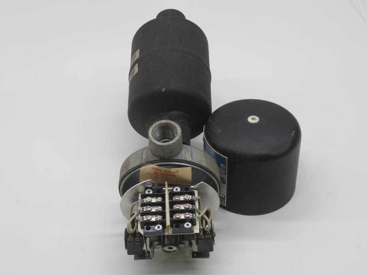 MAGNETROL XB73-1B20-BDG LIQUID LEVEL CONTROL SWITCH T228250 - LEVEL MEASUREMENT