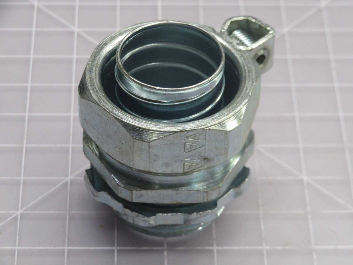 LOT OF 27 APPLETON ST100L LIQUIDTIGHT CONDUIT CONNECTOR T264932 - CONDUIT