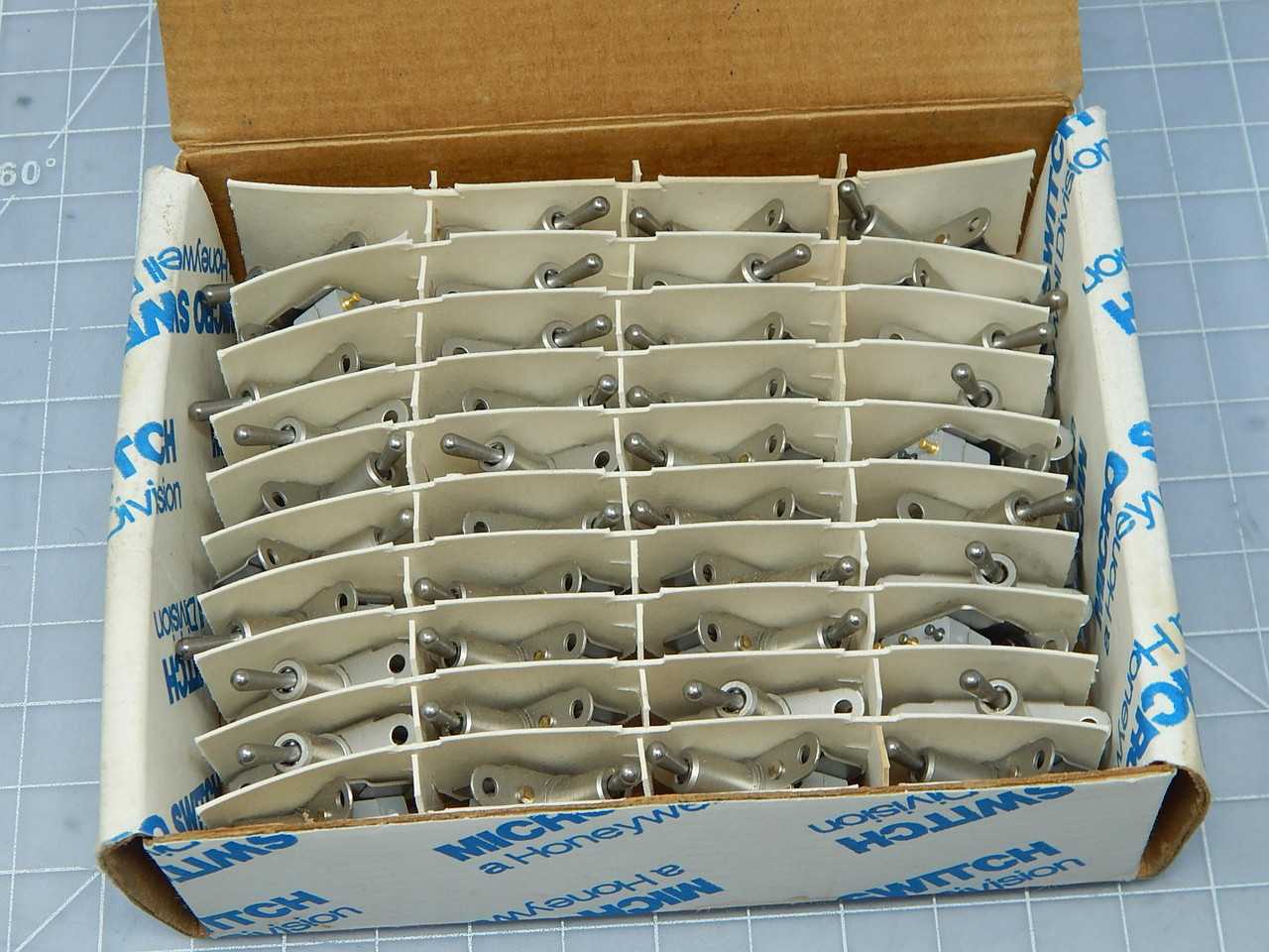 LOT OF 40 MICRO SWITCH 48AT1-T TOGGLE SWITCH - SWITCHES