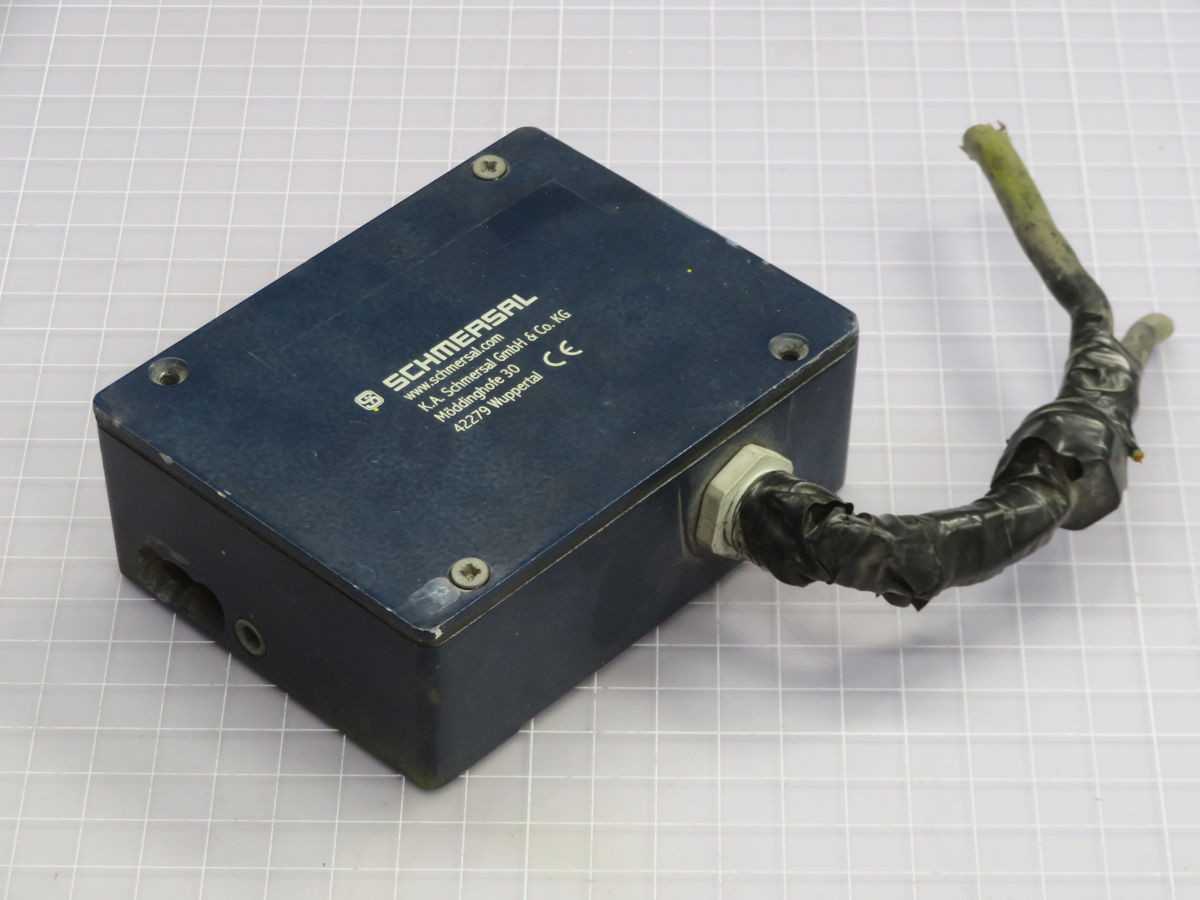 SCHMERSAL AZM 415-22ZPK-M20-24VAC/DC 101152789 SAFETY INTERLOCK SWITCH T259028 - SWITCHES