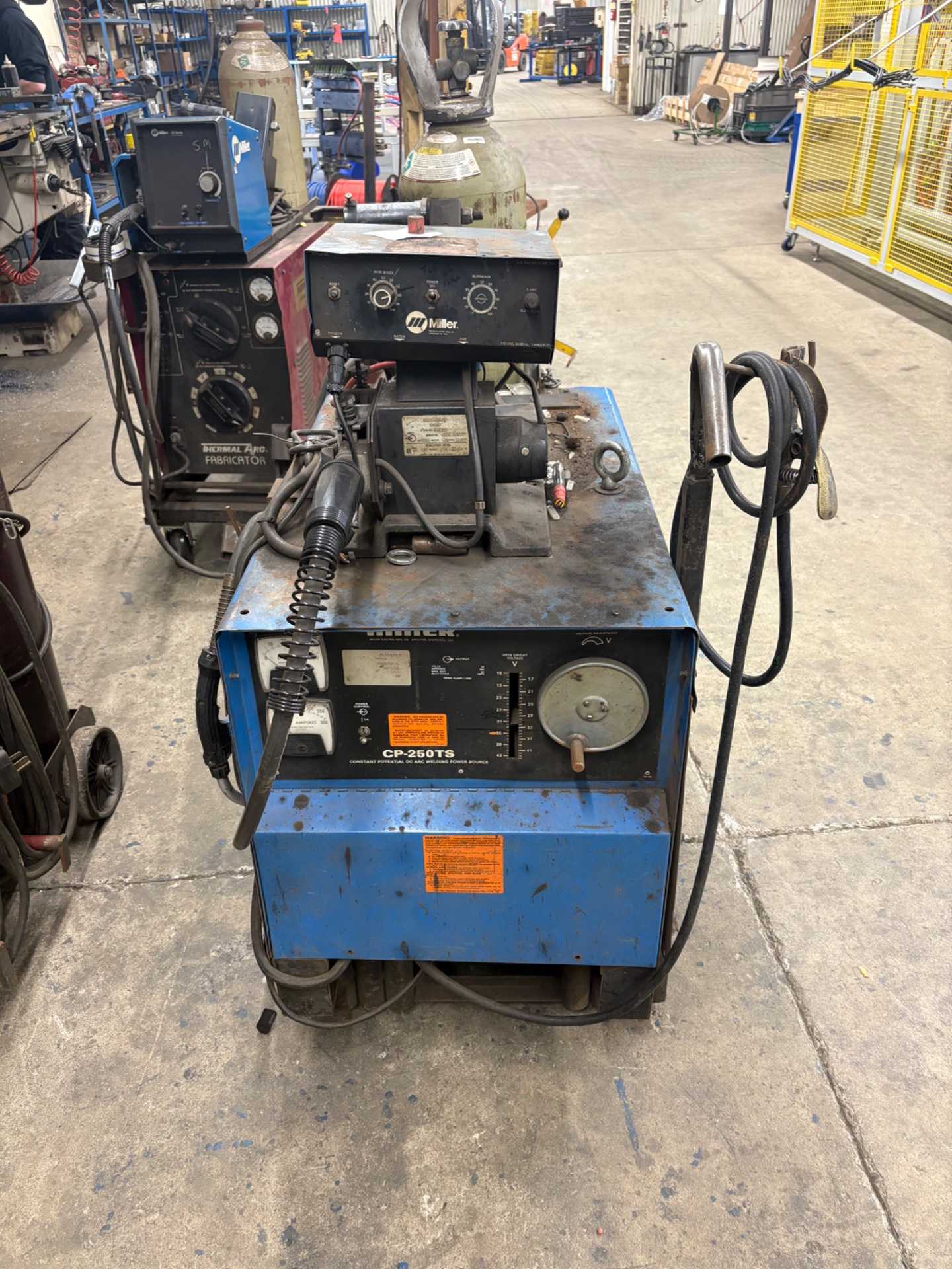 1990 Miller CP-250TS Welder 250A, 35V, 100% Duty Cycle, 3PH, 208/230/460V - ARC WELDERS 1990 Miller CP-250TS Welder 250A, 35V, 100% Duty Cycle, 3PH, 208/230/460V - ARC WELDERS