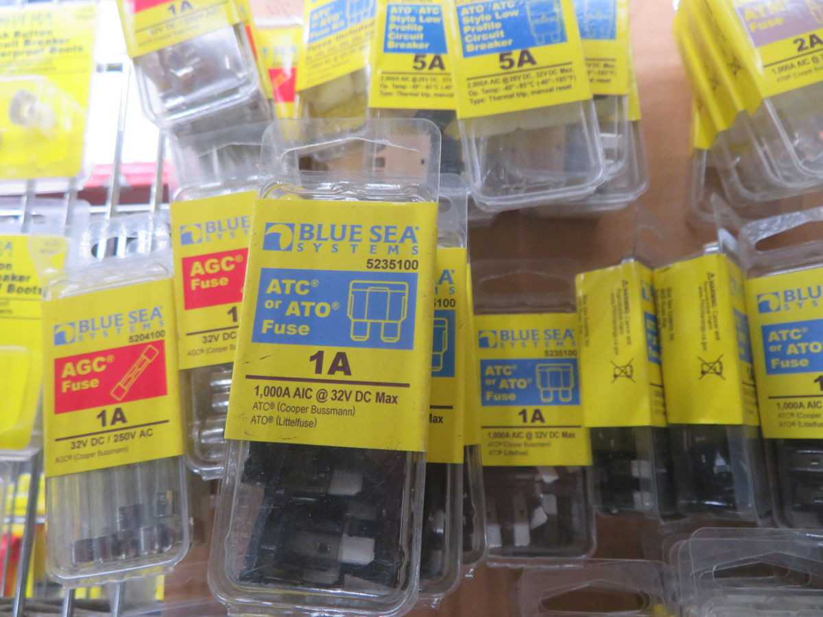 BLUE SEA WHOLESALE LOT OF ELECTRIC PARTS T263067 - ELECTRICAL COMPONENTS