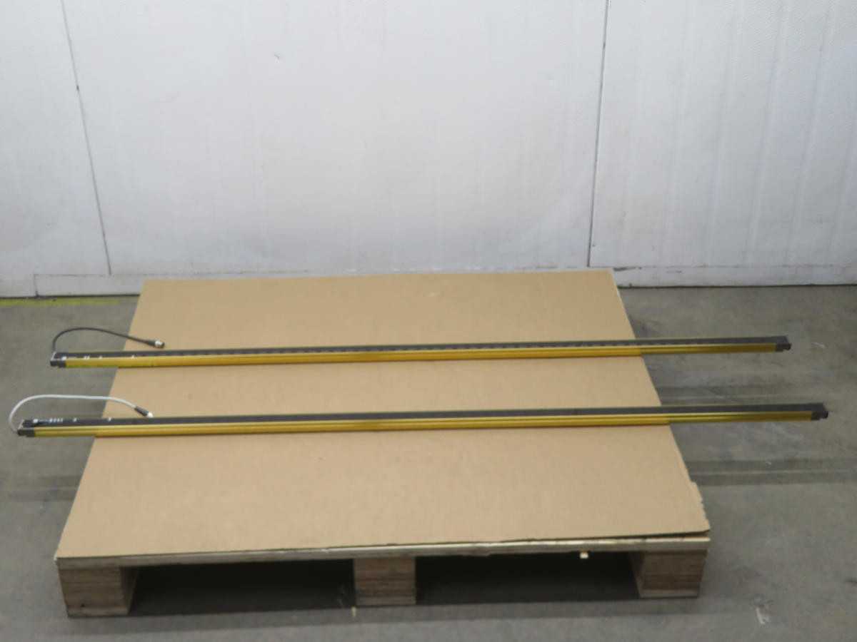 Omron F3SJ-A1495P30, Type 4 Light Curtain, 1495 mm HT, 30 mm Res, 24 VDC Pwr, 15 ms Resp - SENSORS