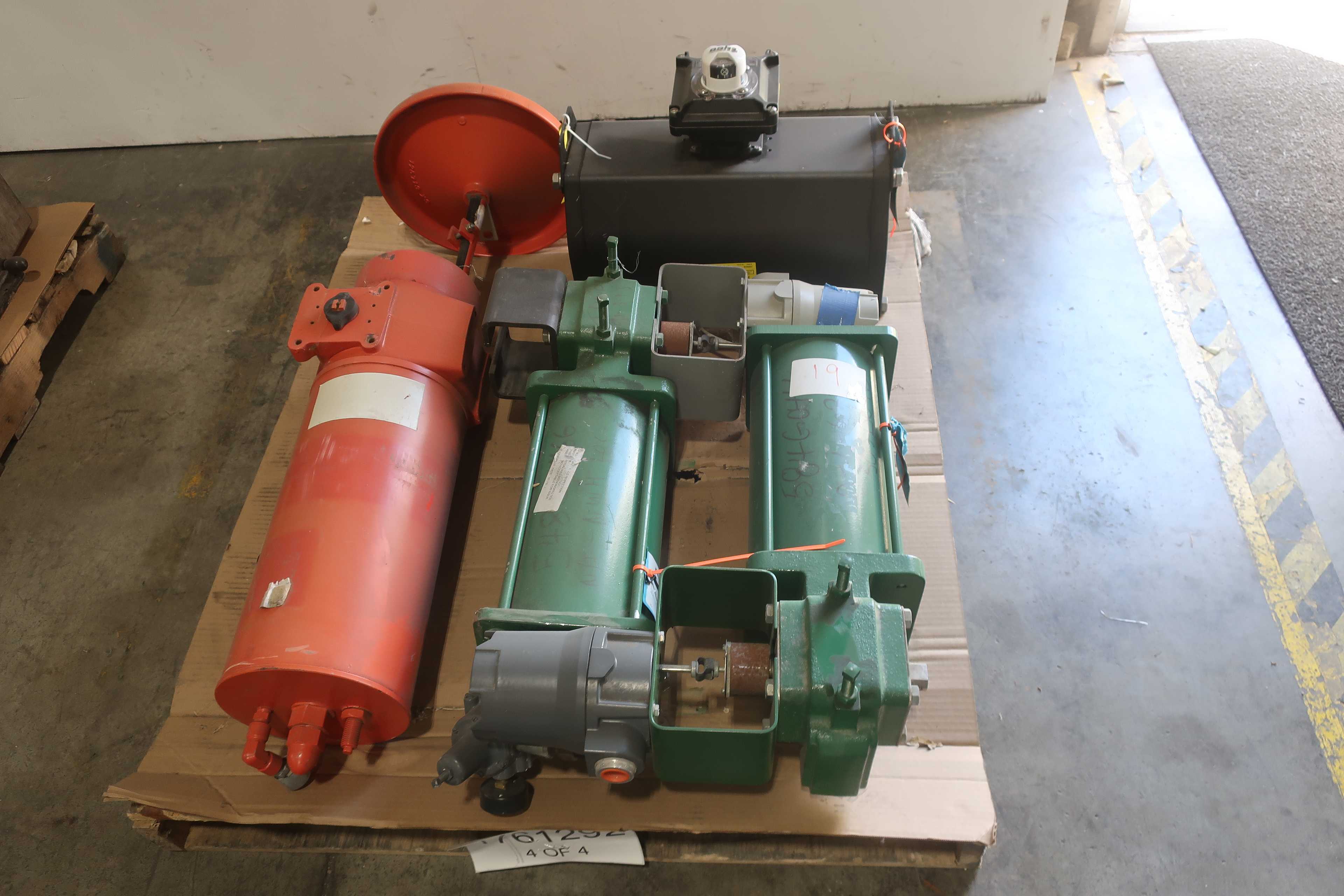 SKU 1761292 - 4 PALLETS OF ASSORTED VALVE ACTUATORS, POSITIONERS, INDICATORS - VALVE POSITIONERS & INDICATORS