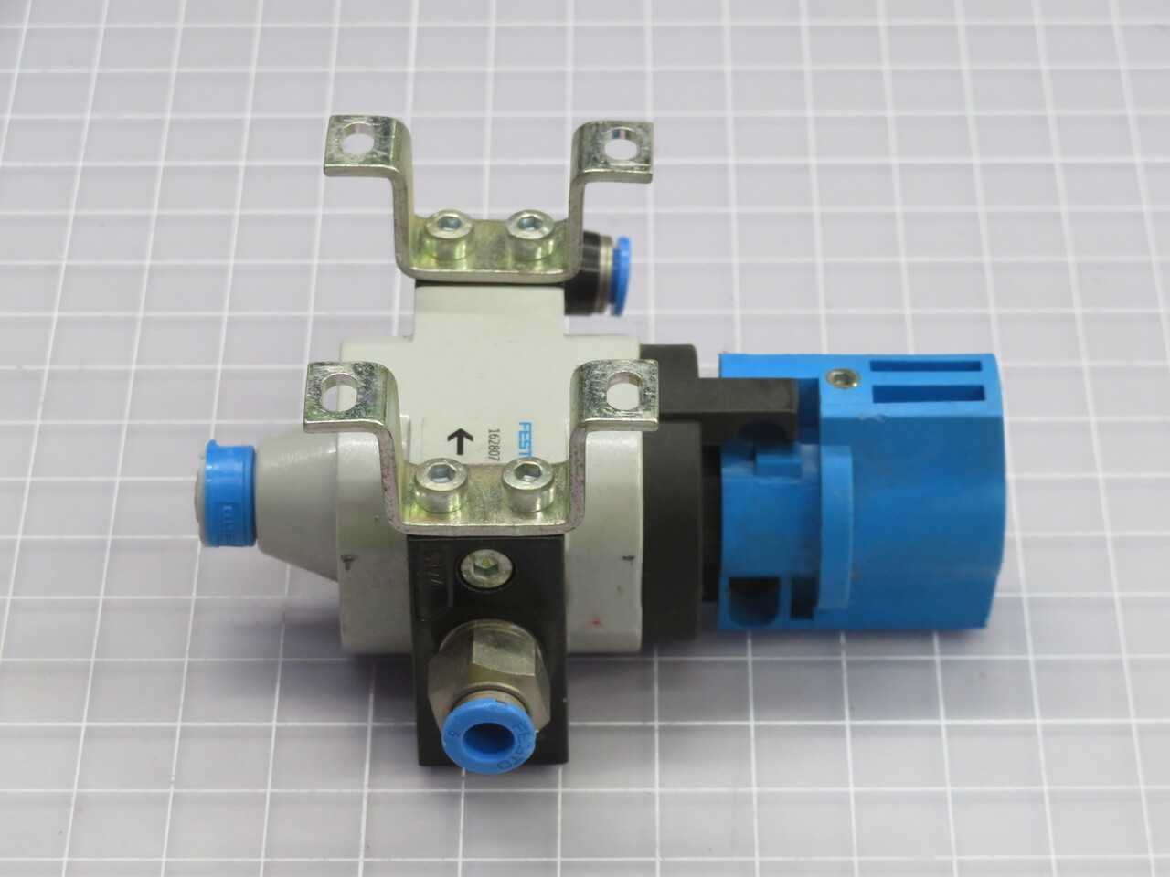 LOT OF 12 FESTO HE-D-MINI 162807 PNUEMATIC ON/OFF VALVE T261711 - PNEUMATIC VALVE