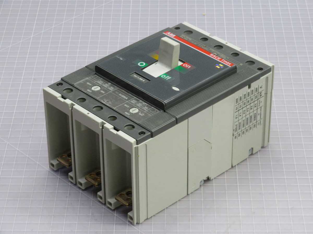 ABB T5H300TW CIRCUIT BREAKER, 3-POLE, 300A CURRENT, 70KA BREAKING CAP, 690V OP VOLT - CIRCUIT BREAKERS