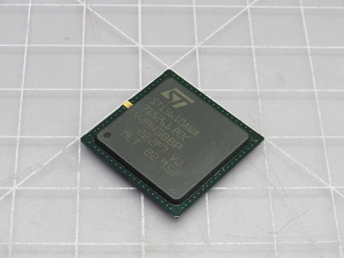 LOT OF 200 08-715261-01 STI5610AWA RISC MICROPROCESSOR T205598 - ELECTRONIC COMPONENTS