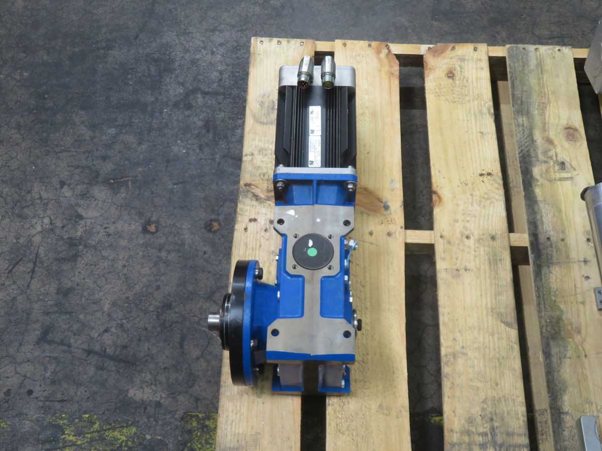 MOTOR POWER 10605101H1700 TC 90B BRUSHLESS SERVO MOTOR WITH A BEVEL-HELICAL GEARBOX T268515 - SERVO