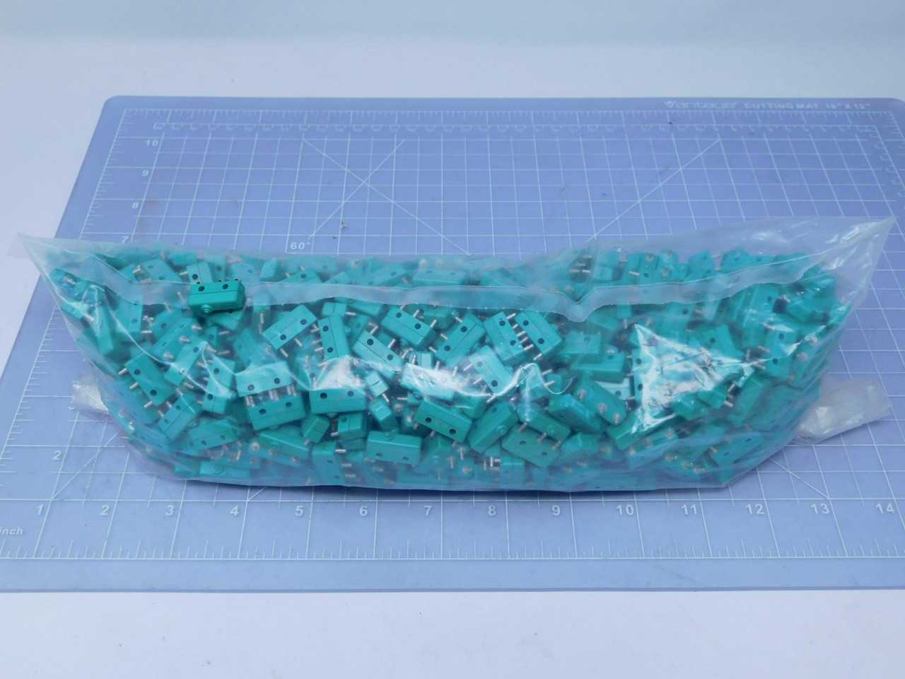 LOT OF 650 MICRO SWITCH 21SM367-1222 1822 BASIC / SNAP ACTION SWITCHES - SWITCHES