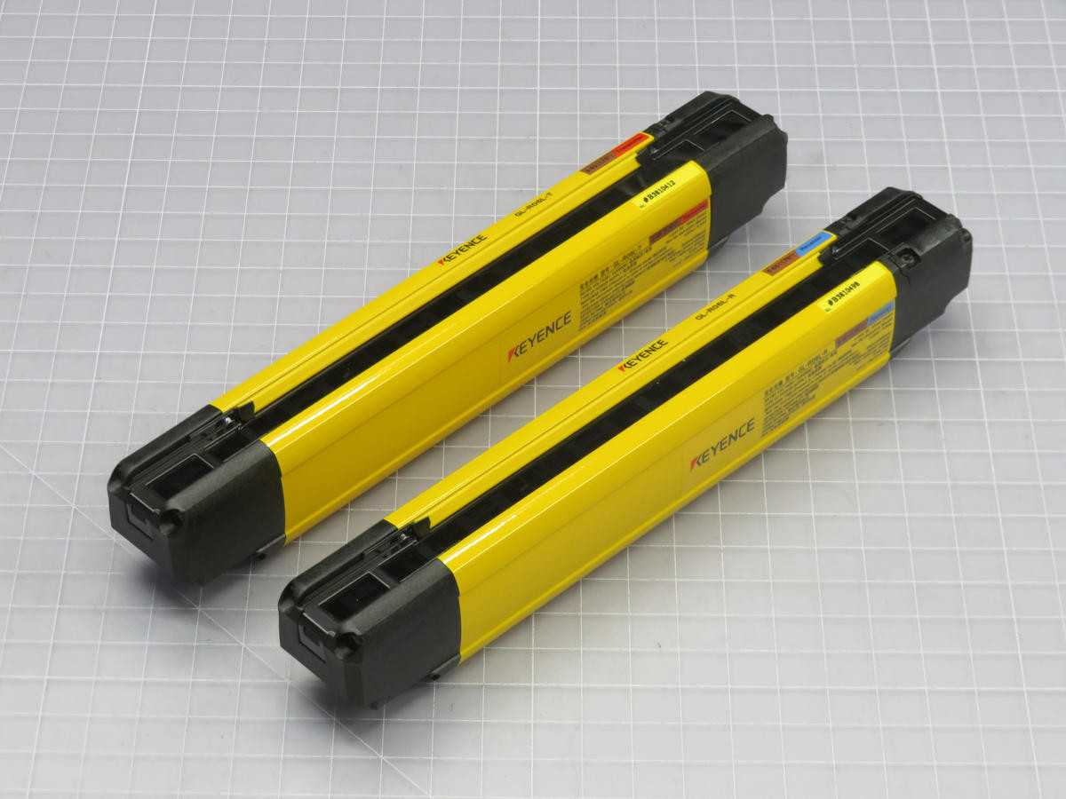 Keyence GL-R06L Safety Light Curtain, 60 mm Detect Height, 10 mm Beam Pitch, 7 Beams, 24 VDC, 7 ms Response, IP65/67 - SENSORS