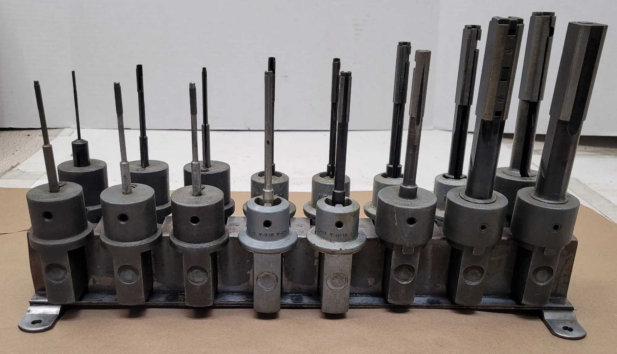SUNNEN HONING MANDREL SET (16 MANDRELS) W/ RACK - MACHINING TOOLING & PARTS