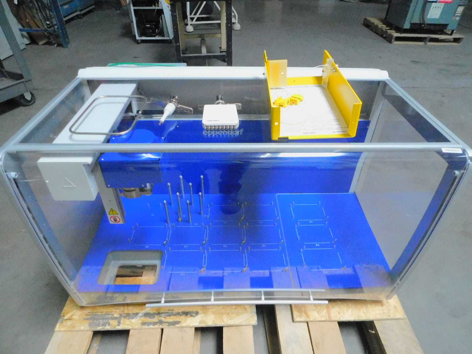 Eppendorf Epmotion 5075 Liquid Handling System, 6 SBS Positions, 1-300 mL Volume - LAB & SCIENTIFIC