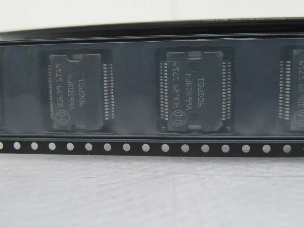LOT OF 630 UC03-TR-X-S UC03-TR-X-S-5 STMICROELECTRONICS CODES 997190GQ V6 99 997190GP V6 99 - SEALS