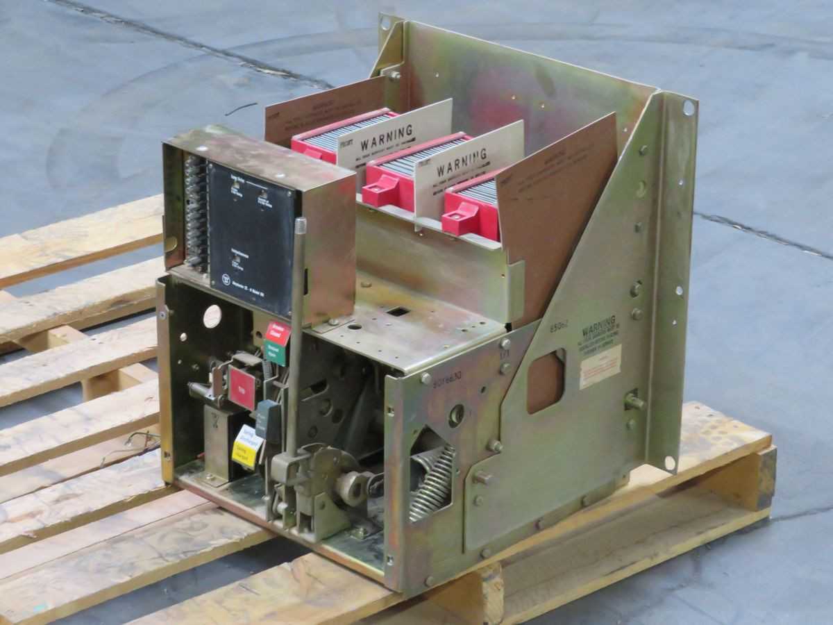 WESTINGHOUSE DS-206 CB, 3P, 600A, 2000A FR, 600V, 65/50KA@480/600V INT, SST, DRAWOUT - CIRCUIT BREAKERS