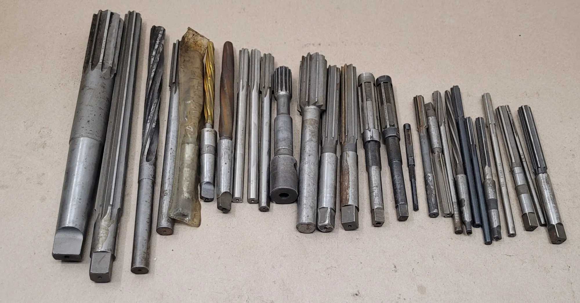 SET OF 28 VARIOUS BRANDS & SIZES REAMERS - INCLUDES CLEVELAND, NATIONAL DETROIT, KEYSTONE, TRI-ANGLE - MACHINING TOOLING & PARTS