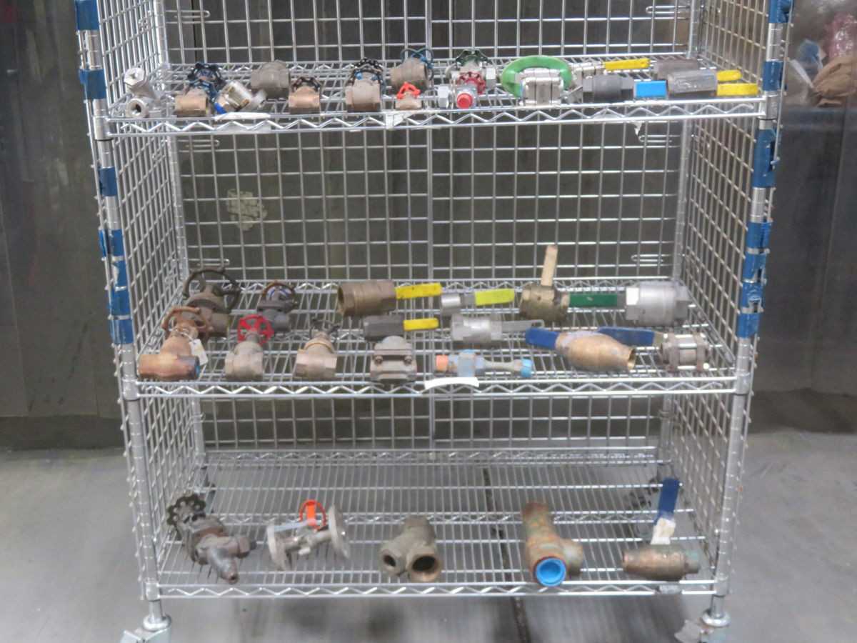 LOT OF 37 WHOLESALE LOT OF INDUSTRIAL VALVES T266580 - VALVES