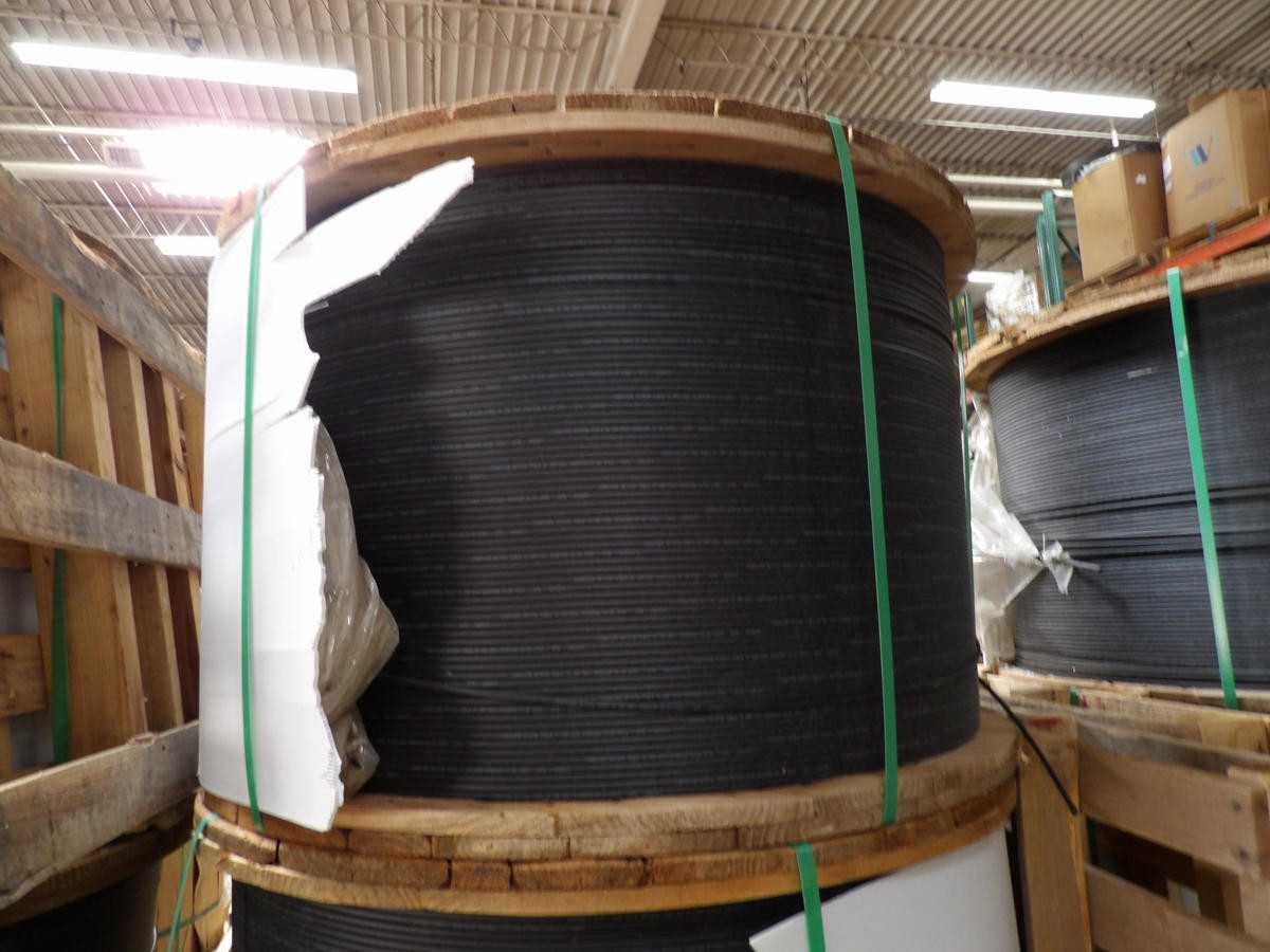 COMMSCOPE 20050486 SM OF DROP CABLE, G.652.D/G.657.A1 FIBER, 2.9X5.2 MM DIMENSIONS - FIBER OPTIC CABLE