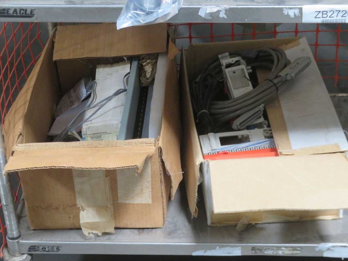 WHOLESALE LOT OF MOTOROLA COMMUNICATION EQUIPMENT T261801 - TELECOMMUNICATION