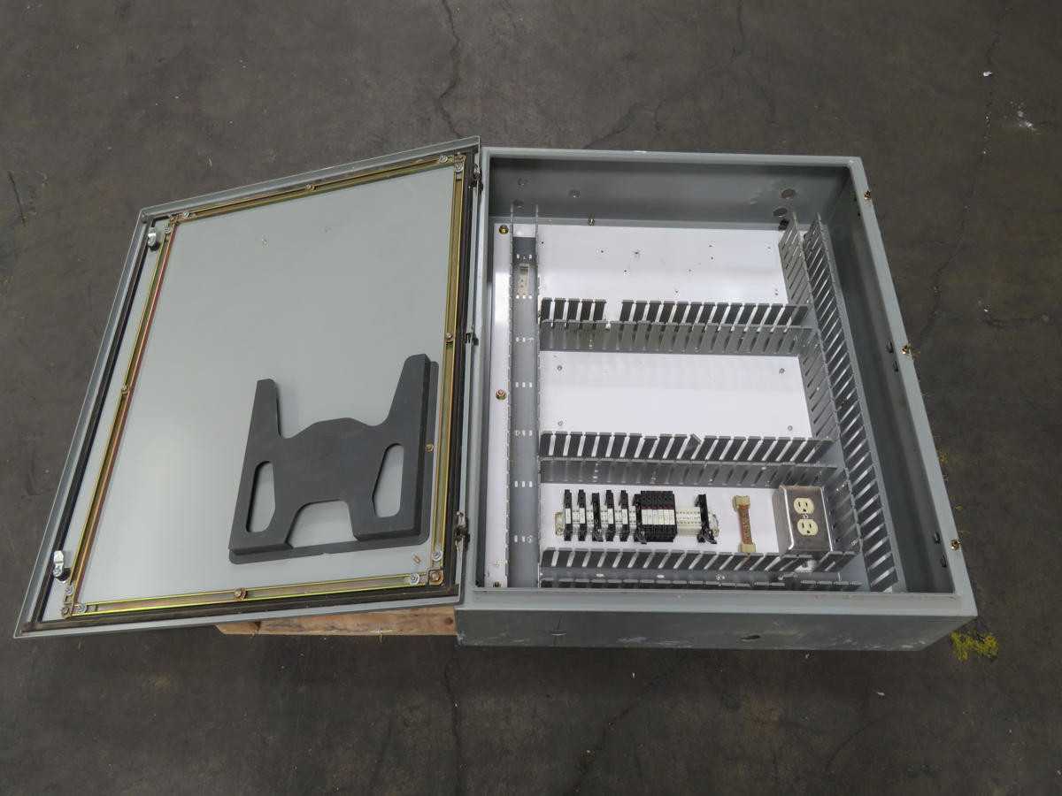 Hoffman D-5 Control Panel Enclosure T243218 - ELECTRICAL ENCLOSURES