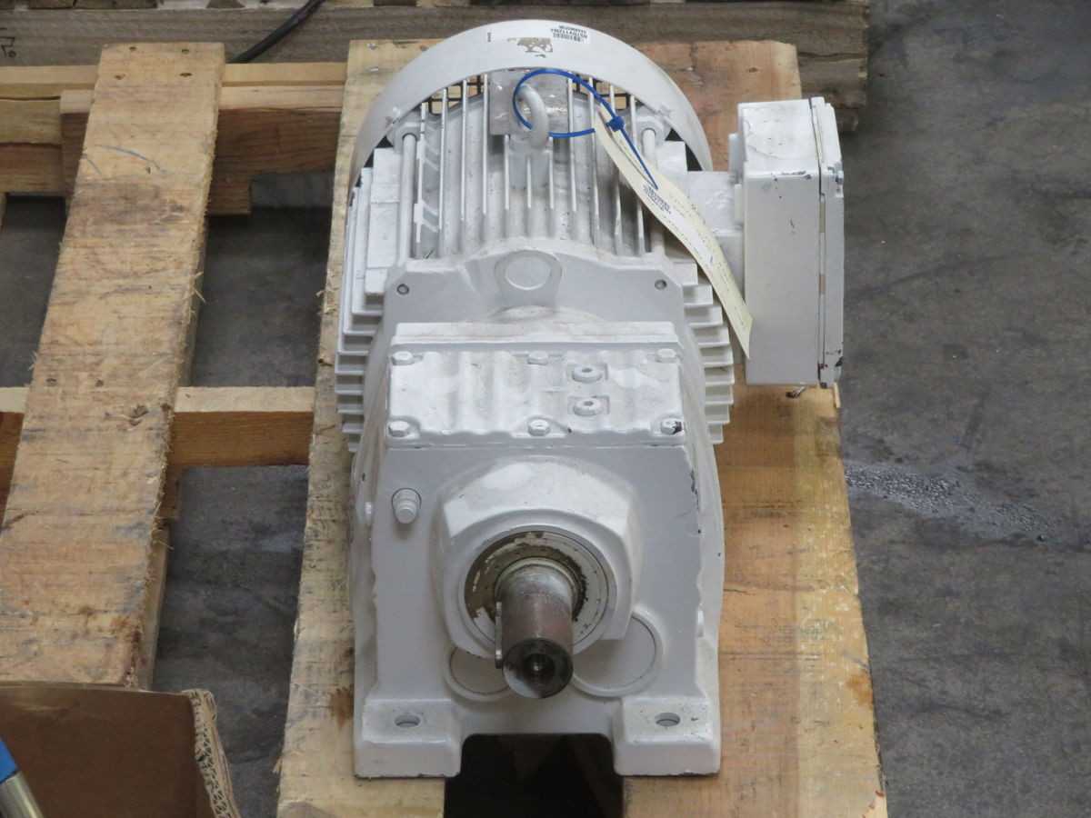 SEW EURODRIVE R57DV112M4 GEAR MOTOR ASSY T263338 - GEAR REDUCERS
