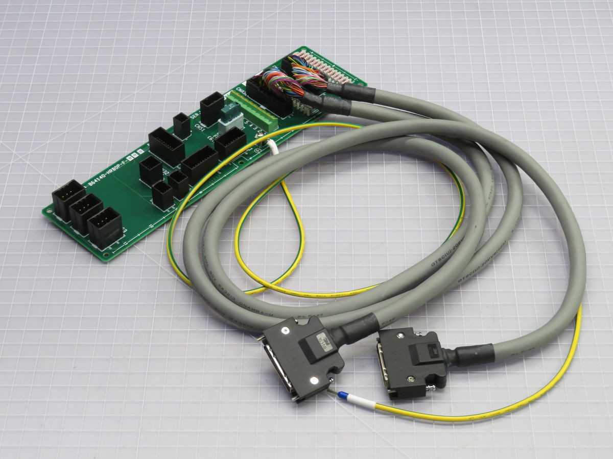 Yaskawa SGDV-330A01A Servo Drives, 5 kW Rated Power, 200-230 VAC Input, IP10 - SERVO