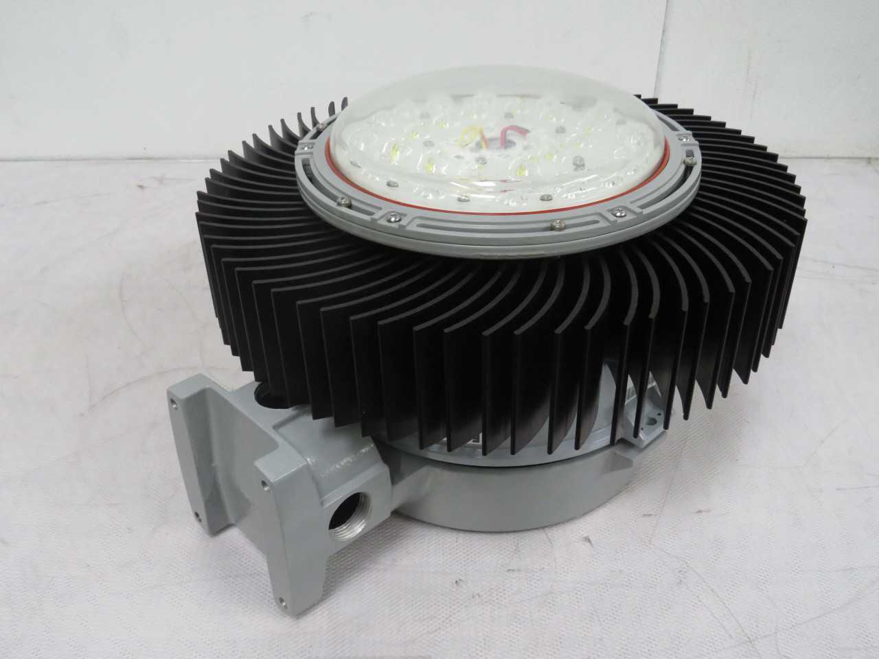 EATON PVM13L3TWR3/UNV1 HIGH BAY LIGHT, 130 W POWER, 13226 LUMENS, 5000 K COLOR TEMP, NEMA 4X/IP66 - LIGHT FIXTURES