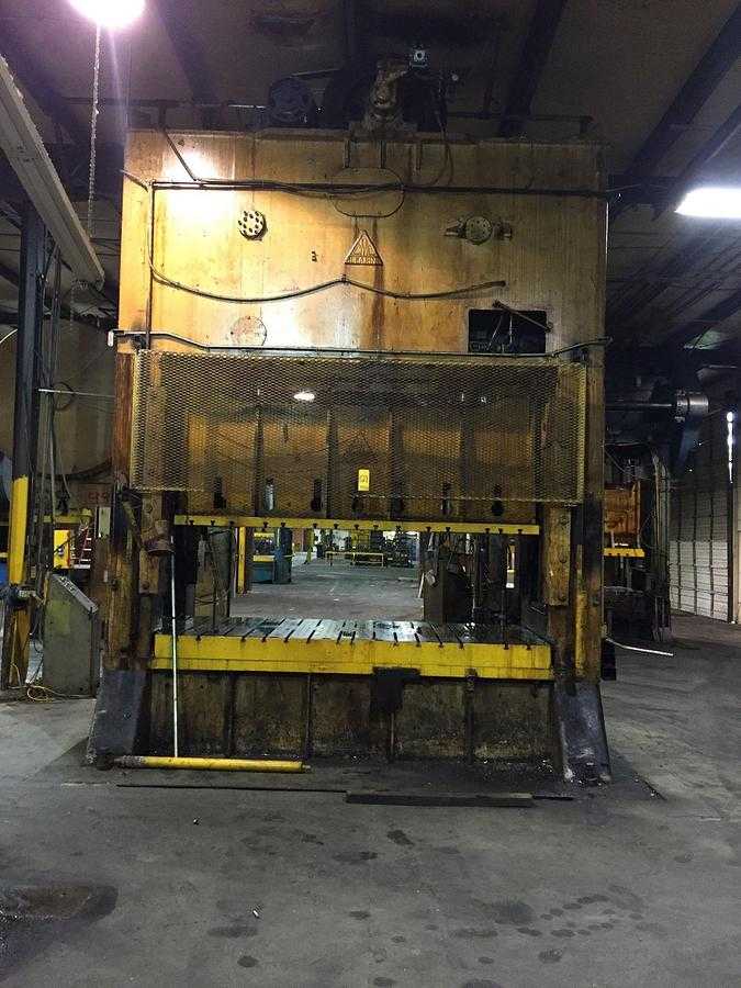 1972 Usi Clearing S4-300-144-72 Ssdc Press, 300 Ton, 12in Stroke, 34in Shut Height, 40 HP - MECHANICAL STAMPING PRESSES