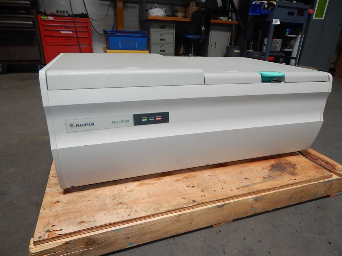 FUJI FLA-3000R FLUORESCENT IMAGE ANALYZER - ANALYZER