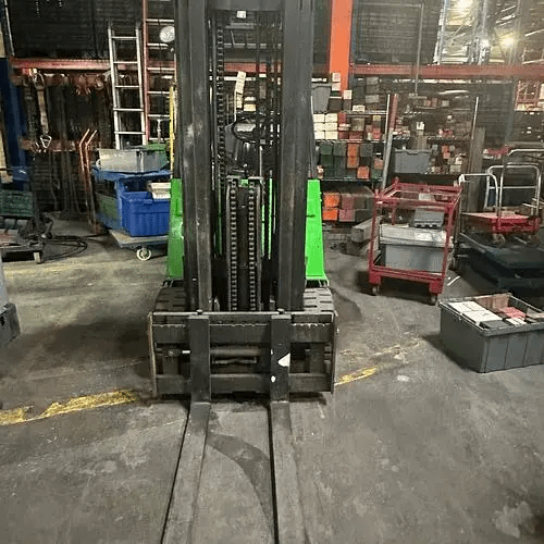 CLARK GVS25S FORKLIFT, PROPANE, 4000 LBS CAPACITY, TRUCK WEIGHT 8845 - SIT-DOWN FORKLIFTS