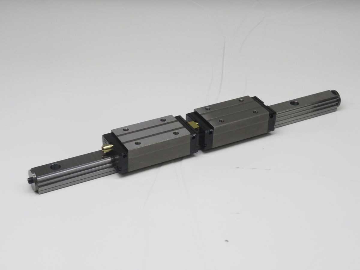 LOT OF 2 NSK LA300510BNC2-01P43 LA300510BNC2-02P43 PAIR OF RAILS T267573 - POWER TRANSMISSION