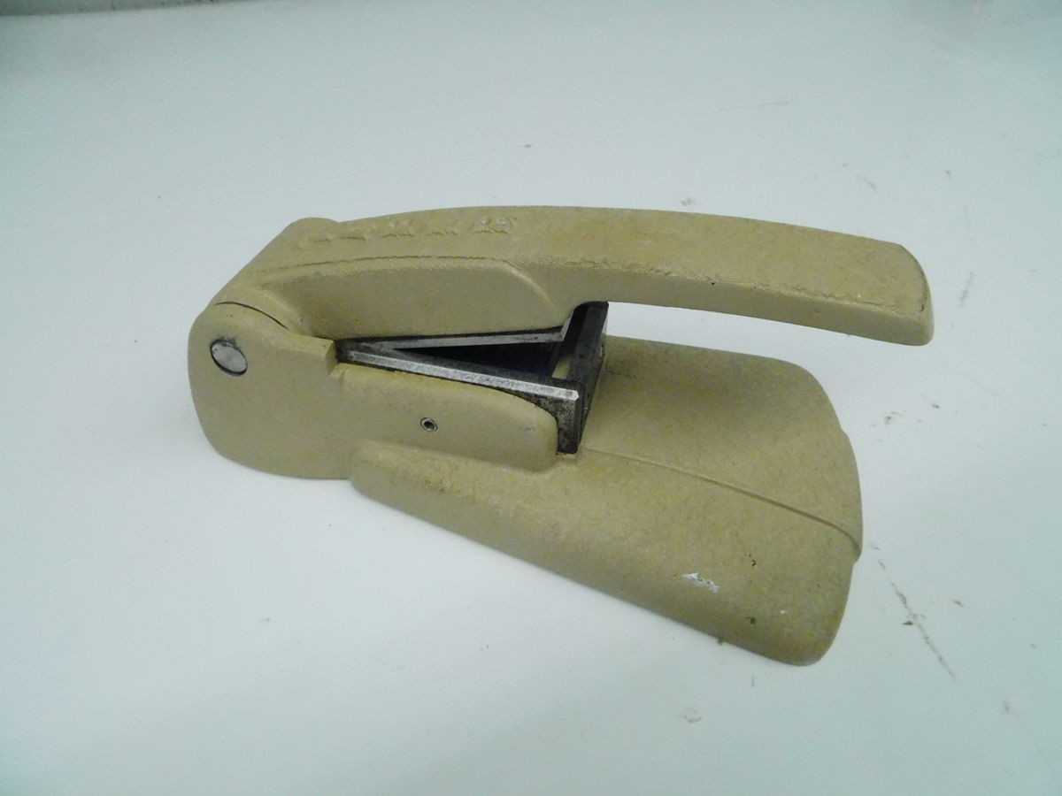 TELEDYNE 104-11 TRIPLE CUT SPECIMEN SHEAR - MATERIAL TESTING