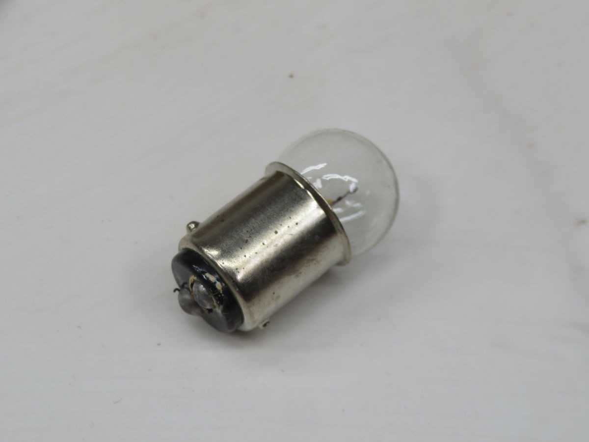 LOT OF 100 LIGHTBULB G18 12V6CP LED LIGHT T263471 - LAMPS