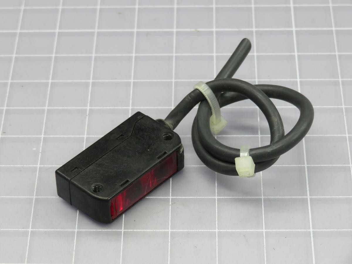 LOT OF 40 OMRON E3S-LS3N PHOTOELECTRIC DIFFUSE - SENSORS