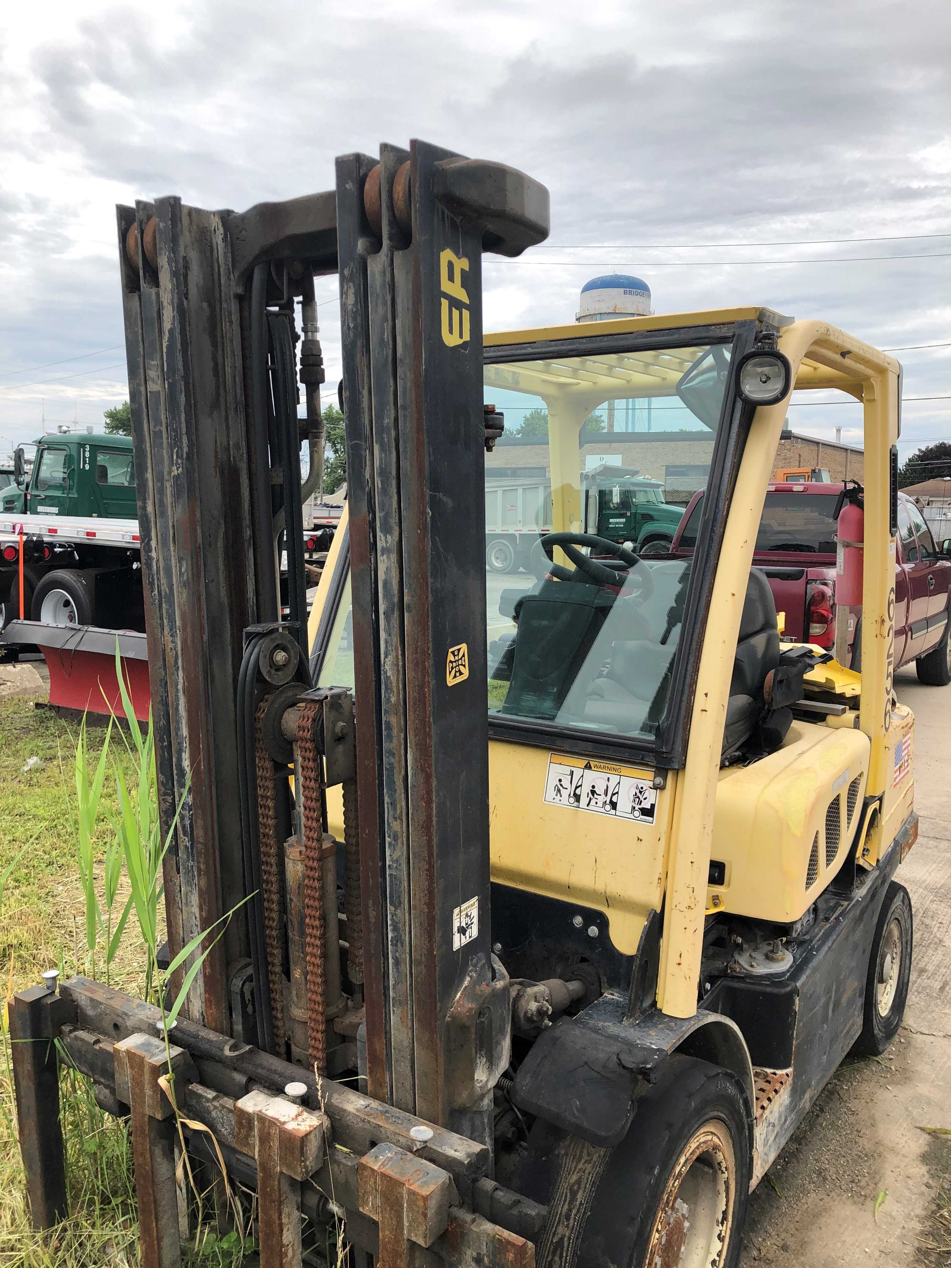 2005 Hyster H60FT Sit-Down Forklift - LPG, 6000 lb Capacity, 7.10 ft Turning Radius - SIT-DOWN FORKLIFTS