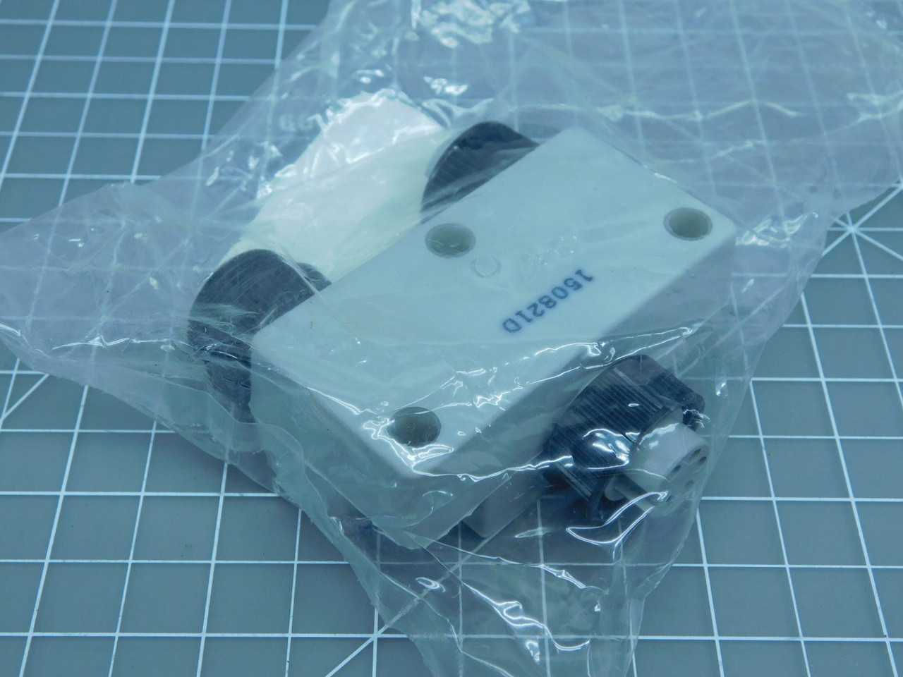 LOT OF 30 BRAD CONNECTIVITY 1300350071 DN3200 DEVICENET 5P MINI-CHANGE PASSIVE Y 5P-5P/5P F-F/M - ELECTRICAL COMPONENTS