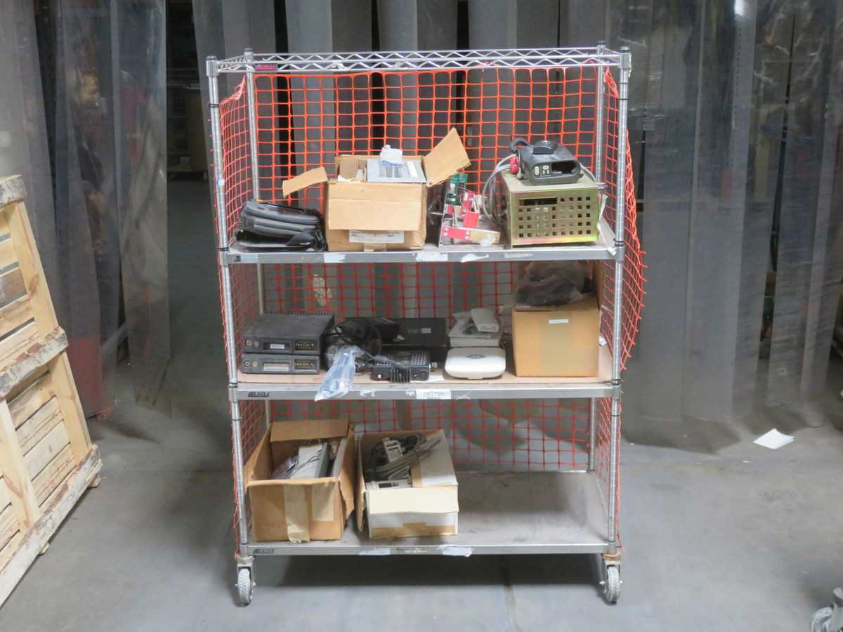 WHOLESALE LOT OF MOTOROLA COMMUNICATION EQUIPMENT T261801 - TELECOMMUNICATION