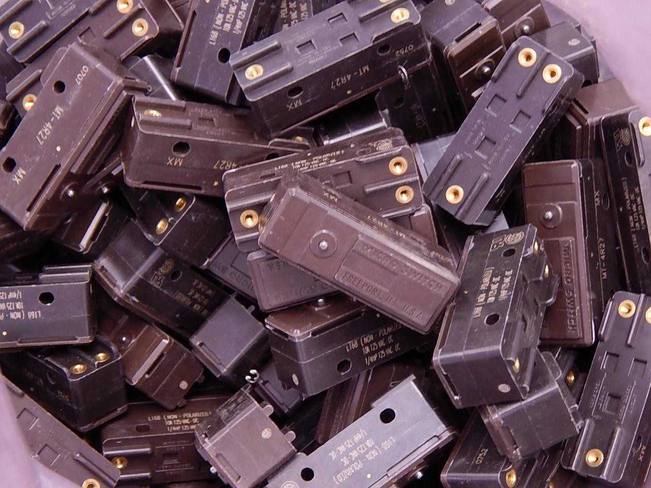 Lot of 225 Micro Switch MT-4R27 Basic / Snap Action Switches Large Basics - SWITCHES