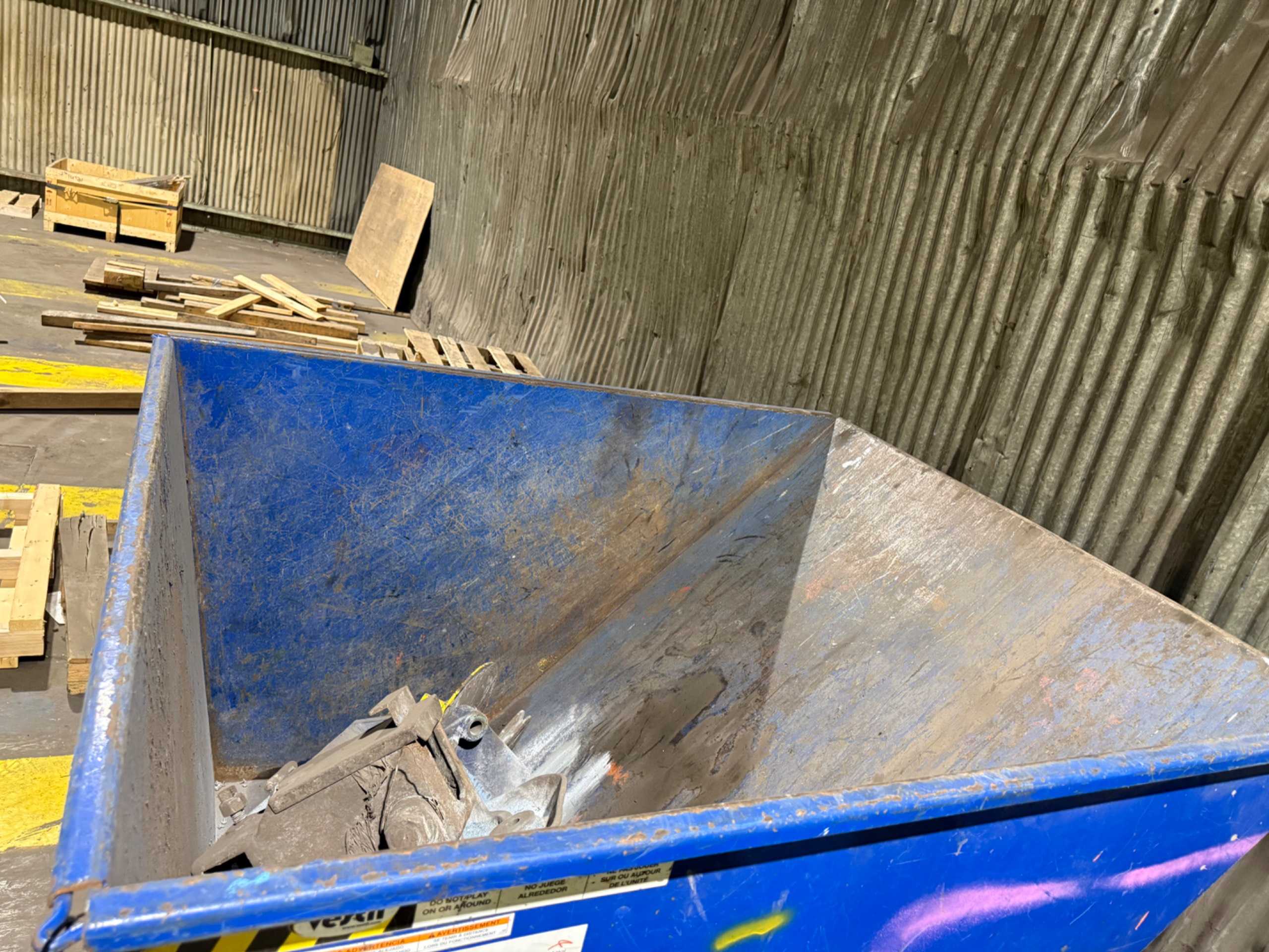 Vestil D-200-HD Self Dumping Hopper, 6,000 lbs Capacity - SELF DUMPING HOPPERS