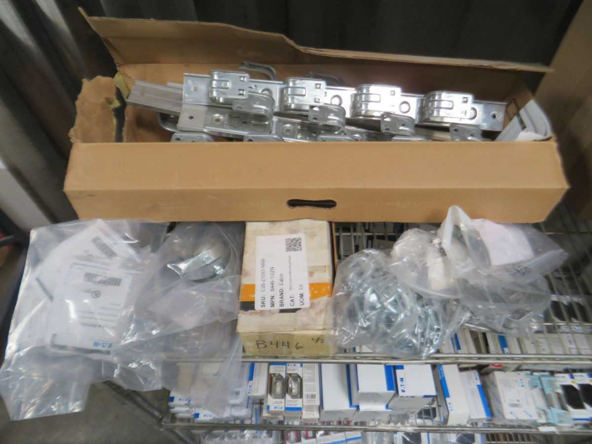 130 LBS OF MIXED ELECTRICAL PARTS SWITCHES ETC T263601 - ELECTRICAL COMPONENTS
