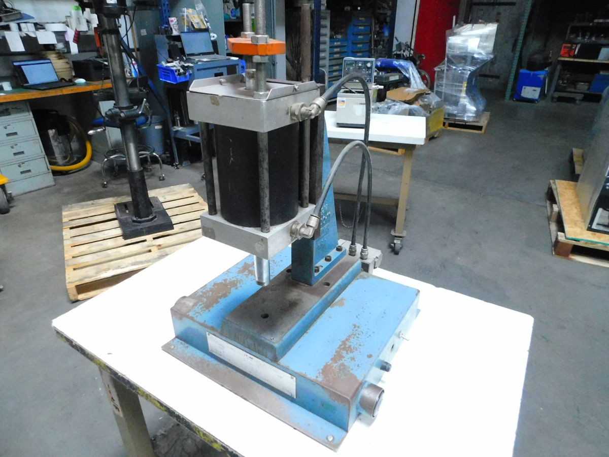 JT&M A-3151, '3000-11 PNEUMATIC ARBOR PRESS 3/4 TON - ARBOR PRESSES